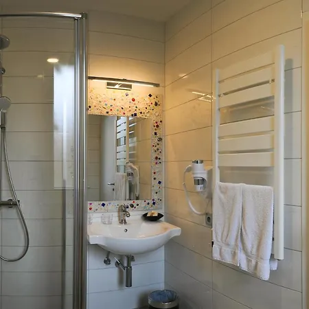 Ramstein - Restaurant - Piscine Et Jacuzzi Interieur 호텔